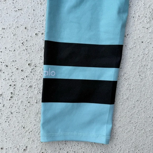 ALO Yoga Airbrush Green Gradient Ombre Leggings Size Medium - Picture 2 of 8